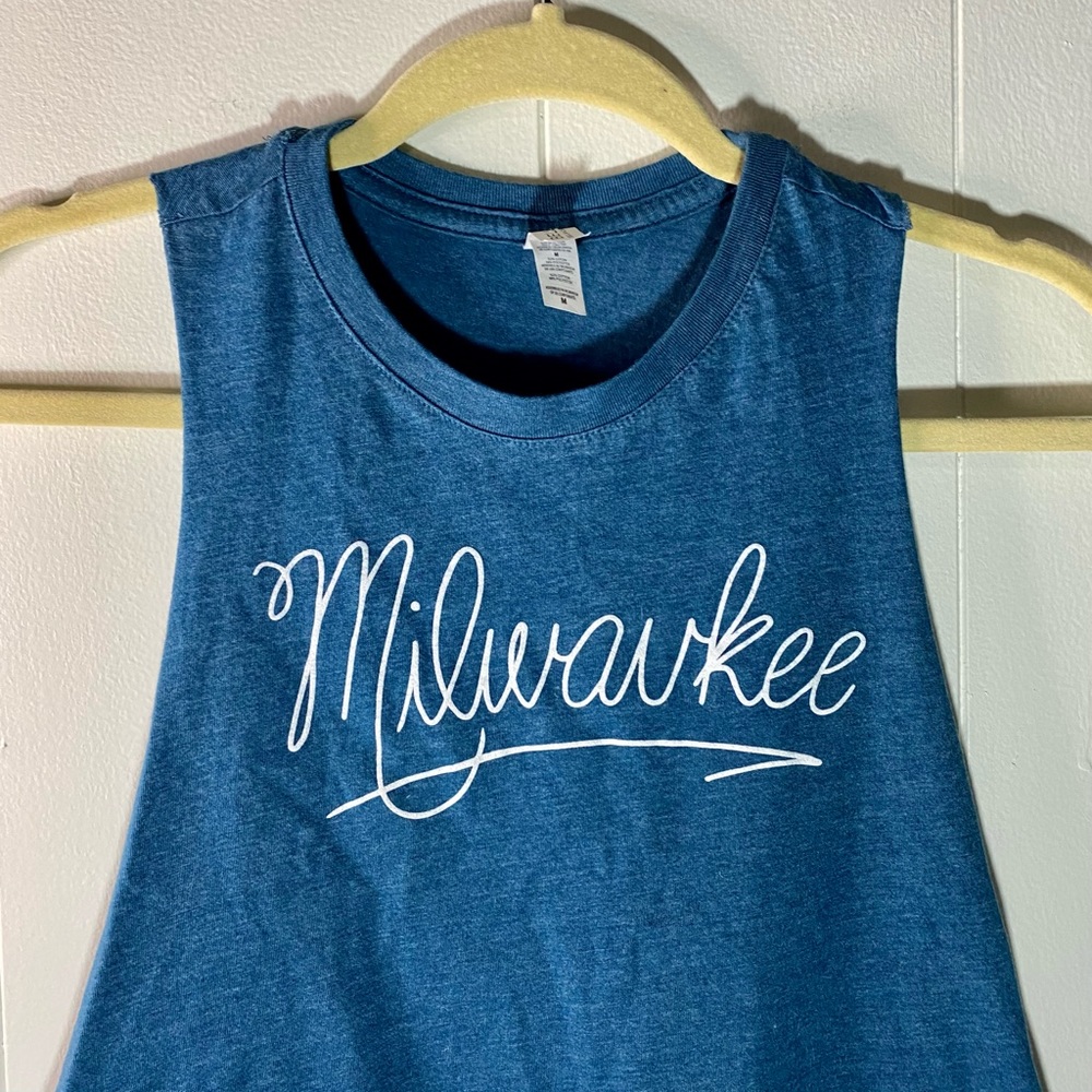 Milwaukee MKE yoga crop muscle top M